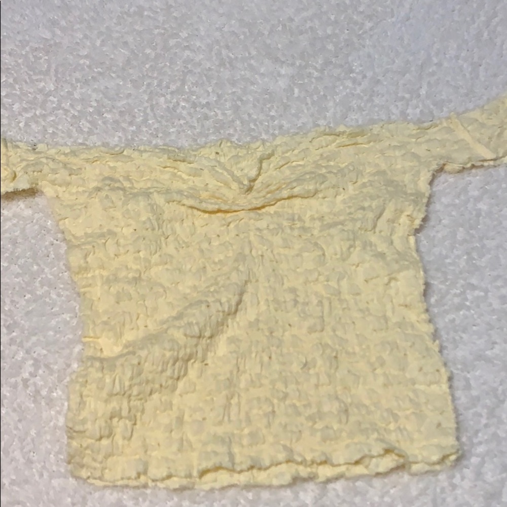 Baby yellow off the shoulder crop top!